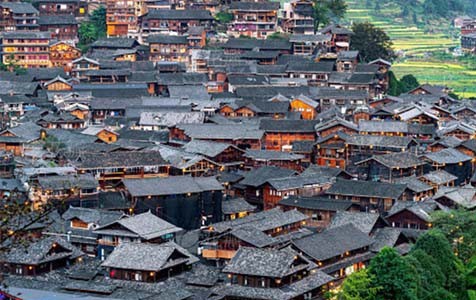 昆明6种常见的外墙仿石漆施工工艺！